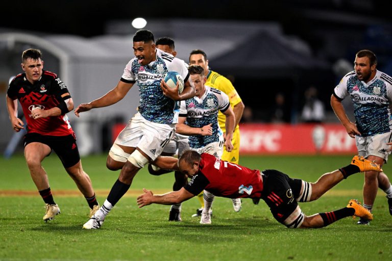 Super Rugby seasons starts with Chiefs beating the Crusaders Kiwi