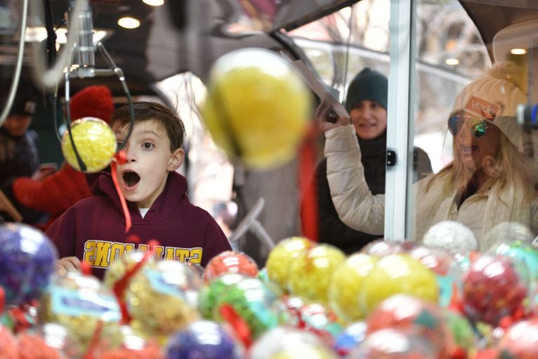 Boy gets stuck in claw machine - Kiwi Kids News
