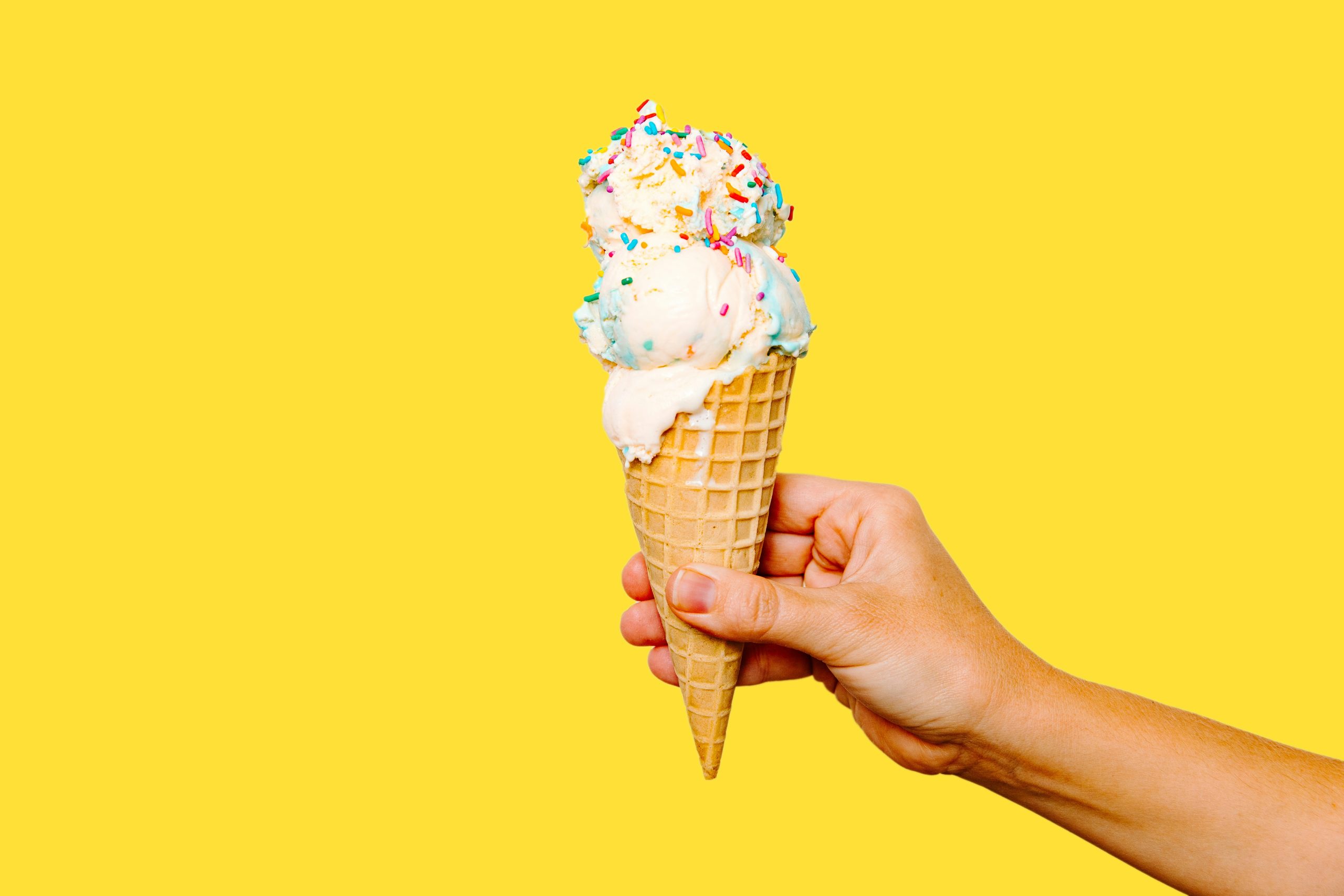 Man catches Ice Cream from 16m away – Kiwi Kids News